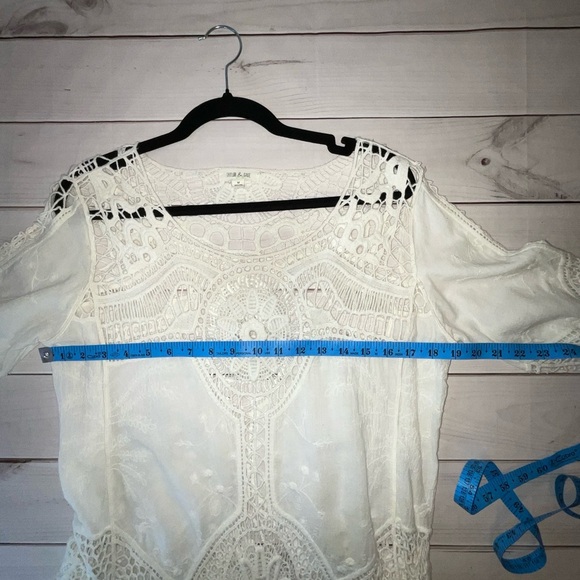 ✨ Taylor & Sage Cream Crochet Boho Blouse - Size M ✨ Bohemian Summer Classic - Picture 4 of 6